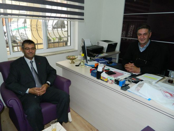 emniyet-muduru-yalcindan-hem-iadei-ziyaret-hem-hayirli-olsun-IHA-20131219AW000226-1-t