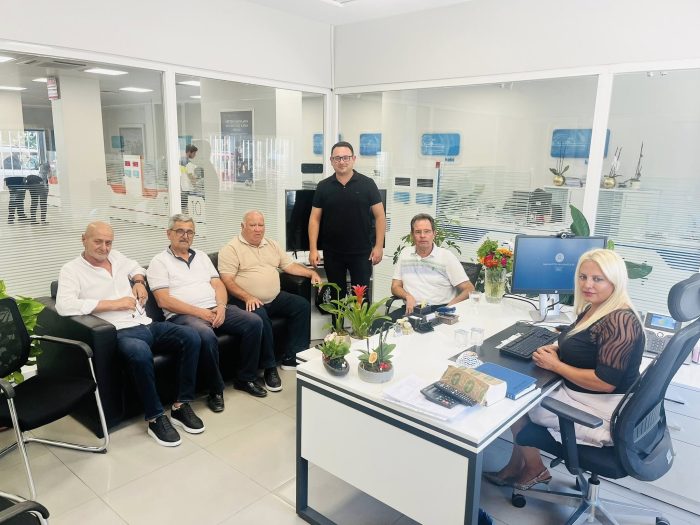 EKKK Yönetim Kurulu olarak, ilçemize yeni atanan Halkbank Şube Müdürü Selda Balpetek’e hayırlı olsun ziyaretinde bulunduk. Ziyarette, kendisine başarı dileklerimizi ilettik.