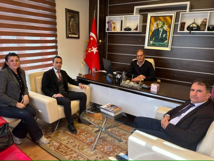 Milas Vergi Dairesi Müdürü Halil İbrahim Kaydı ve Müdür Yardımcısı İlyas Sarıoğlu, odamızı ziyaret ederek esnaflarımızın yaşadığı sorunlar hakkında değerlendirmelerde bulundu.